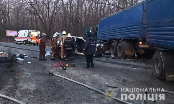 Погибли 22-летний водитель легковушки и трое его пассажиров