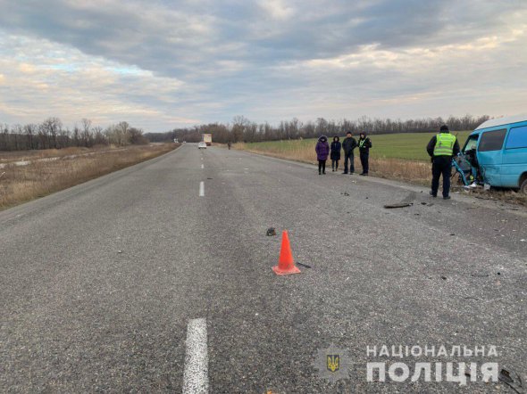 Водій "ВАЗ" загинув на місці. Четверо його пасажирів - у лікарні