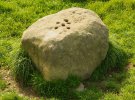 Во время эпидемии в XVII веке жители Иема в одном из камней высверлили дырки для монет и клали их туда как плату за товар, предварительно вымоченные в уксусе