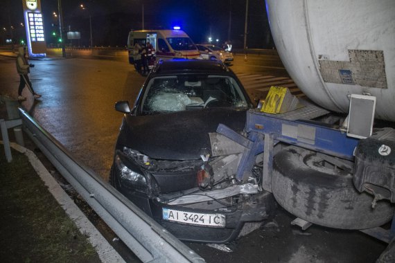У Києві  на проспекті Академіка Глушкова    зіткнулися два Renault Megan.  Одна людина постраждала