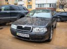 У Солом'янський районі Києва прорвало трубу біля житлового будинку. Вода затопила підвали, подвір'я і машини, які були там припарковані