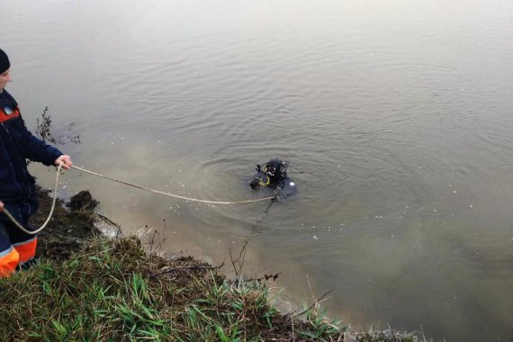 В Черниговской области в реке Десна мужчина  утонул в собственном автомобиле