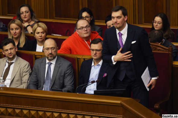 Правительство Алексея Гончарука проработало 188 дней. С его команды в новом Кабмине остались работать шесть министров