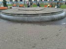 хулігани понівечили фонтан на Контрактовій площі