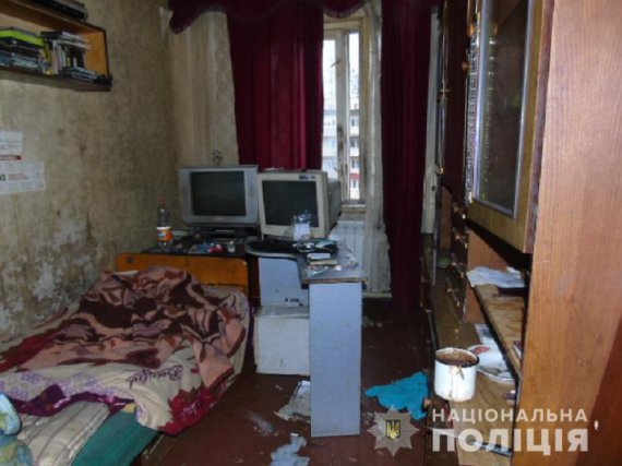 У Києві у власній квартирі знайшли вбитим  50-річного чоловіка