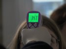 Пассажирам, прибывающим из других областей, измеряют температуру бесконтактными термометрами