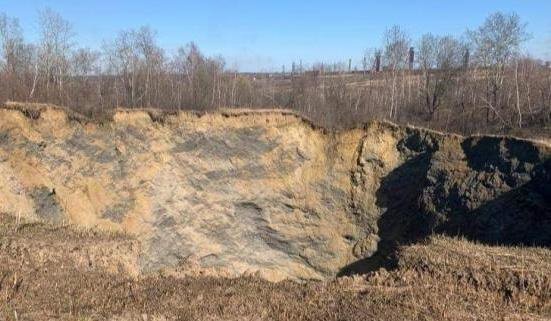 Новая пропасть образовалась вблизи старой. И появилась в 2017 году в селе Модричи на горном руднике №2