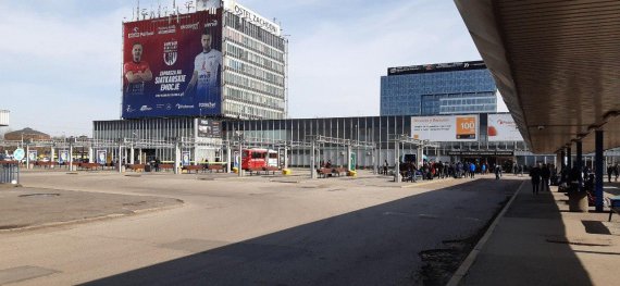 Варшавський автовокзал порожній. Виїхати можна лише невеликим бусом по завищеній ціні