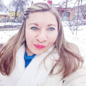 Поховали переселенку Яну Униченко, яка прославилася колоритним розписом стін