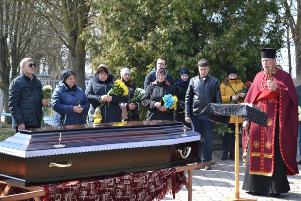 Поховали переселенку Яну Униченко, яка прославилася колоритним розписом стін