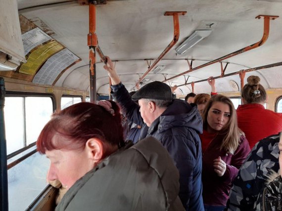 Громадський транспорт Одеси у перший день обмежувальних карантинних заходів переповнений