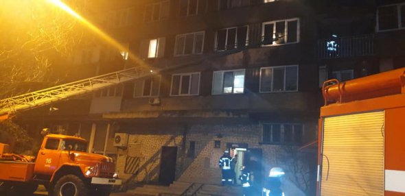 В Киеве произошел пожар в 10-этажке на Харьковском шоссе, 2