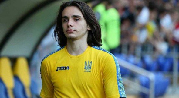 Миколу Шапаренка викликають тільки у молодіжну збірну України.