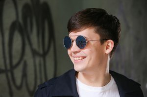 "Бандура змінила моє життя, - каже Ярослав ДЖУСЬ. - Переломний момент стався в кобзарському коледжі. Мені підігнали диски, і я почув ТНМК, "Мертвий півень", "Скрябін". У моєму київському інфопросторі не було цього по жодній радіостанції".