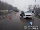 Під Києвом  Mercedes-Benz Vito після зіткнення із Mercedes-Benz Sprinter перекинувся і влетів у стаціонарний пост поліції