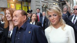Сільвіо Берлусконі покинув цивільну дружину Франческу Паскале заради молодшої коханки