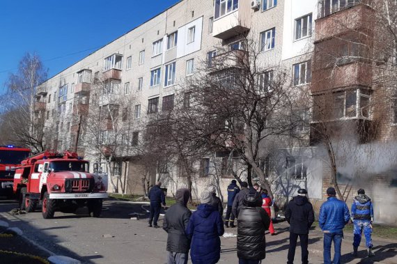 На Харківщині стався вибух із пожежею у квартирі  у 5-поверхівки.  У результаті   опіки отримав 36-річний господар помешкання