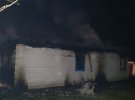 На Житомирщині під час пожежі в будинку згоріла 1-річна дівчинка. Її 3-річну сестричку врятував сусід