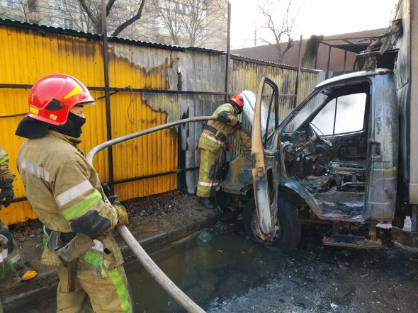 У Святошинському районі Києві спалахнула   вантажівка