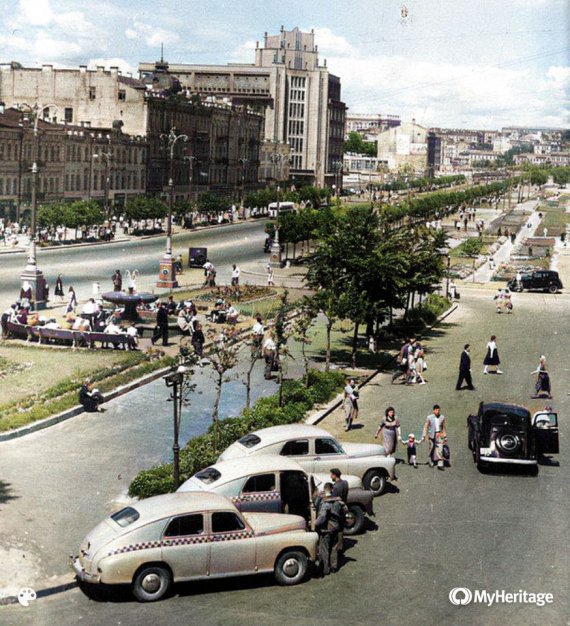 Стоянка такси возле Бессарабского рынка