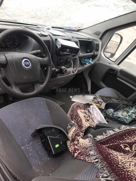 В автомобілі розбили лобове скло та викрали звукову апратуру