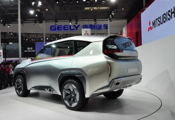 Mitsubishi выпустит новый гибридный Pajero