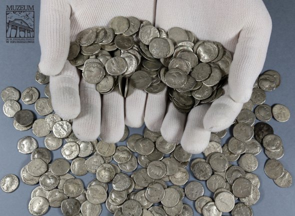 В Польше, неподалеку украинской границы, обнаружили клад из 1753 римских монет