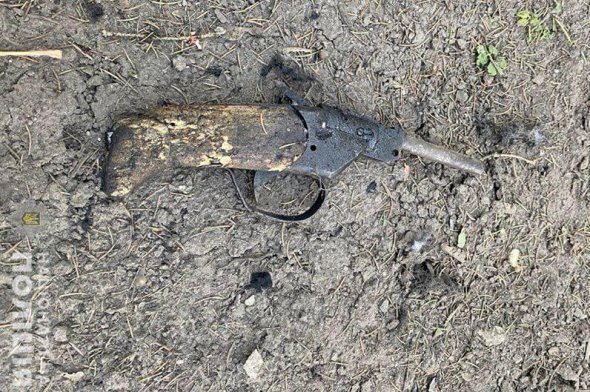 На Київщині 59-річний чоловік влаштував стрілянину із саморобного пістолета