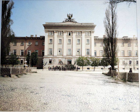 Показали старинные фото киевской гимназии