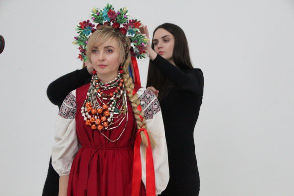 Полтавская  рок-группа "Онейроид" показал в клипе традиционный украинский наряд начала прошлого века
