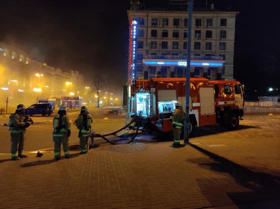У Києві вночі виникла пожежа електрокабелів у підземному колекторі по вулиці Хрещатик, 7