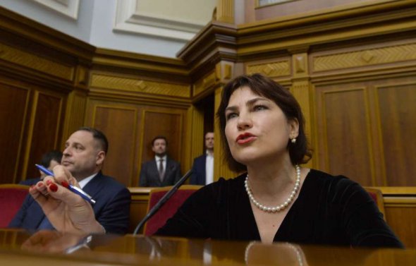 Поряд з Іриною Венедіктовою під час її призначення генпрокурором був керівник Офісу президента Андрій Єрмак.
