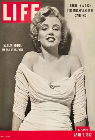 Мэрилин Монро секс-символ 1950-х годов начала звездную карьеру с легендарной обложки журнала