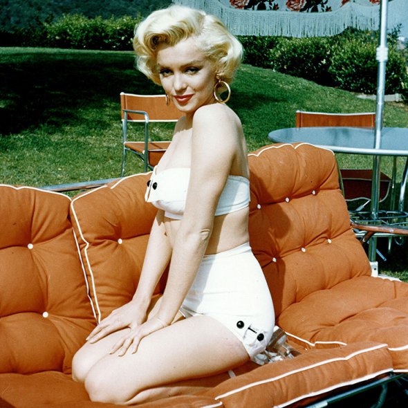 Мэрилин Монро секс-символ 1950-х годов начала звездную карьеру с легендарной обложки журнала