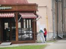 Ще донедавна в Полтаві, попри оголошений карантин, можна було купити каву на вулиці. З 8 квітня продаж готових напоїв на розлив у місті заборонили
