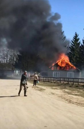 В селе Будо-Бориця Емильчинского района Житомирской области в результате поджога сухой травы сгорело здание сельского совета