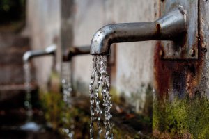 Забруднення води на Волинцівській фільтрувальній станції перевищує норму у 2 рази. Фото: pixabay.com 