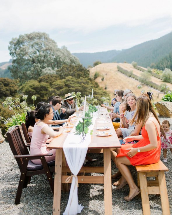 В Новій Зеландії пригощають святковими булочками з корицею