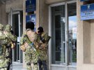 Терористи біля Слов’янської міської ради
