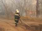 Спасатели продолжают бороться с огнем и Чернобыльской зоне