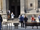 Вербное воскресенье во Львове: верующие соблюдают дистанцию два метра друг от друга