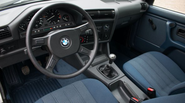 Датчанин продает BMW 325iX E30, которая с 1986 года имеет пробег менее 900 км