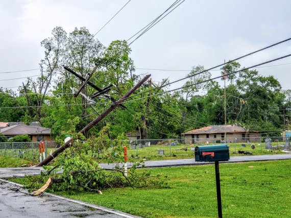 На юго-востоке США серия торнадо нанесла "катастрофические" разрушения: штат Луизиана.