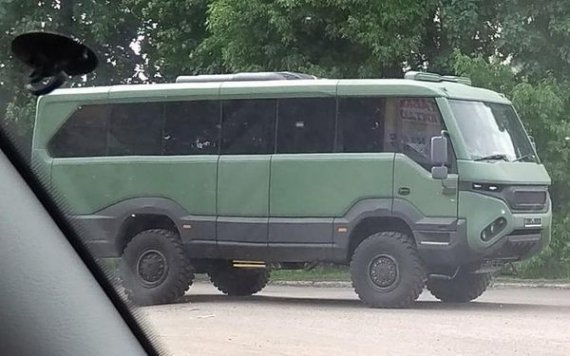 Во Львове заметили автобусы-внедорожники украинской разработки Torsus Praetorian