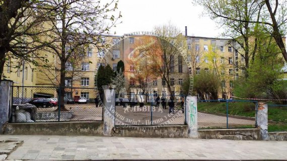 Во Львове возле городской больницы №5 произошел взрыв. Погиб мужчина