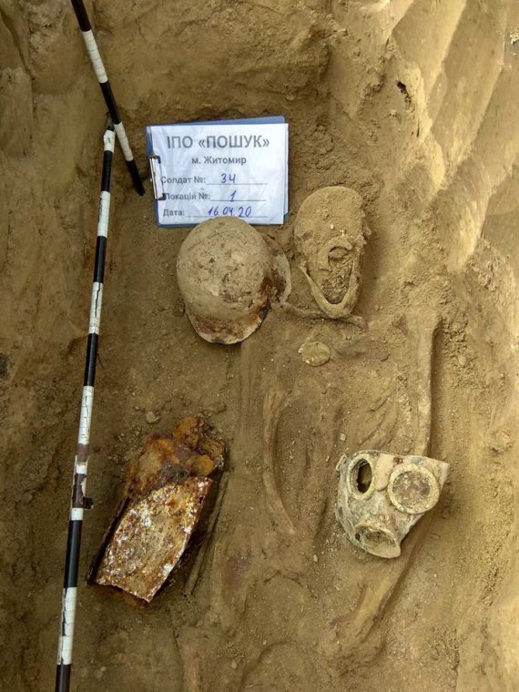 Поисковики Житомирщины подняли скелет солдата Вермахта