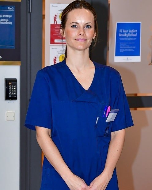 Герцогиня Вермландська пройшла 3-денний навчальний курс і тепер офіційно може допомагати медичному персоналові