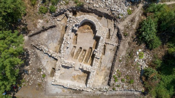 В Болгарии раскопали средневековую церковь с частично сохранившимися фресками