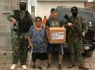 Мексиканські наркокартелі допомагають місцевому населенню їжею і масками