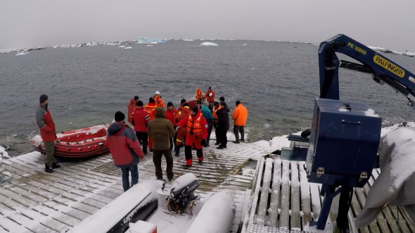 Прибуття 25-ої Української антарктичної експедиції на станцію «Академік Вернадський»